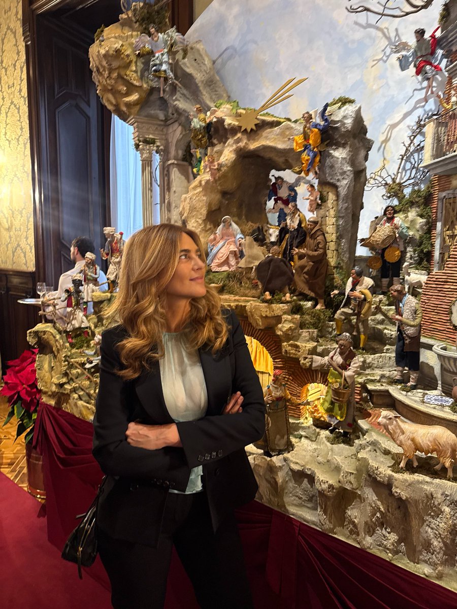 ManuelaLitro's tweet photo. C’è un momento in cui la vita è adesso, e la musica ce lo ricorda.
Dal Concerto di Natale 2025 un augurio di speranza, responsabilità e futuro. Buon Natale 🎄✨ https://t.co/RS6TTWfVtL