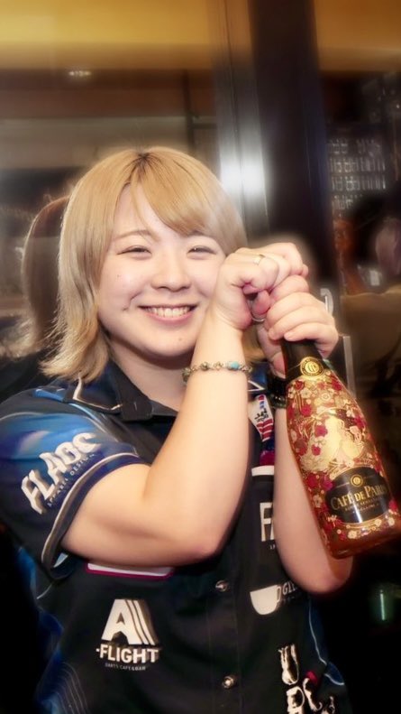 姫ダーツ🎯18時オープンです❗️
本日はZERO LEAGUEの為、19時半ぐらいからリーグ終了までダーツは投げられません。ご了承下さい🙇

本日も24時までご来店お待ちしてます🤗

※今週26日(金)は今年最後の安田茉柚プロのプレイヤーDAYです🙇