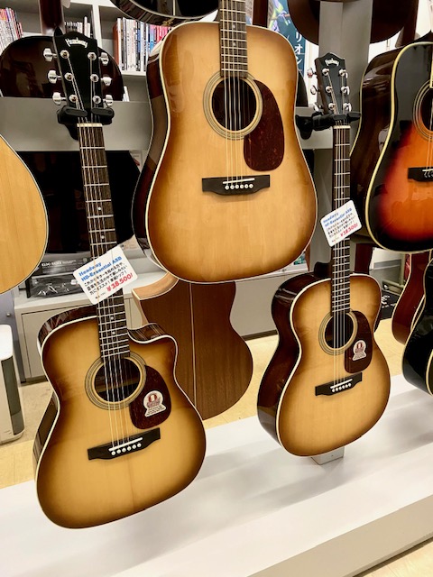 Koeido_Gakkiten's tweet image. HeadwayのNEWモデル、essensial edition！入門用にお勧めのモデルです。琥珀(Ambder)の色味をイメージした、暖かみのあるトーンのバーストカラーが渋いですね！
item.rakuten.co.jp/koeido/6620080…
#headway #essential #ギターを弾こう