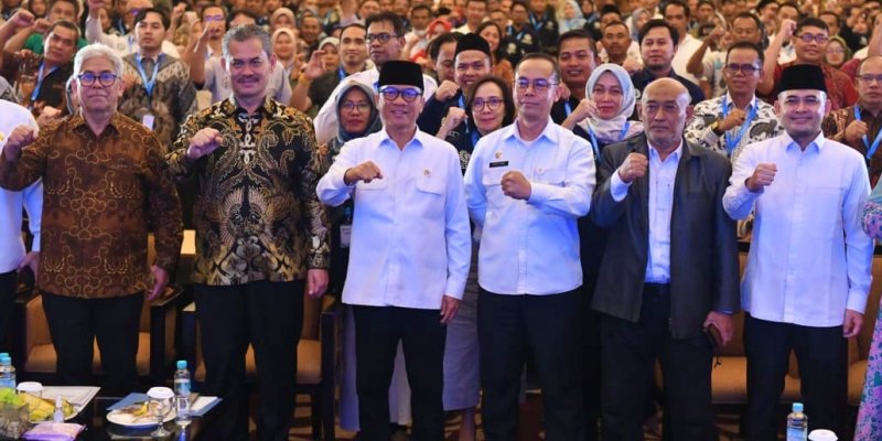 Pembukaan Peningkatan kapasitas dan konsolidasi TPP oleh Menteri Desa,PDT.

#TPPUjungTombakPembangunanDesa
#MenteriDesaPeduliTPP
#PendampingDesaUjungTombakPembangunan

<a href="/prabowo/">Prabowo Subianto</a>
<a href="/YandriSusanto/">Yandri Susanto</a>
<a href="/ArizaPatria/">Ariza Patria</a>
<a href="/KerjaSeskabRI/">Letkol Teddy Indra Wijaya</a>