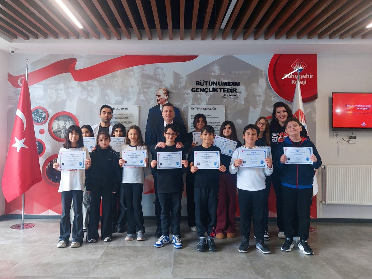 Hour of AI etkinlikleri kapsamında ortaokul öğrencilerimiz, Code.org platformundan  Mix &amp; Move AI 2025 çalışmasını tamamlayarak sertifika almaya hak kazandı. 
Yapay zekâ ile öğrenmeye devam ediyoruz.🌟
#hourofal 
#bahçeşehirkoleji 
#bkhourofal