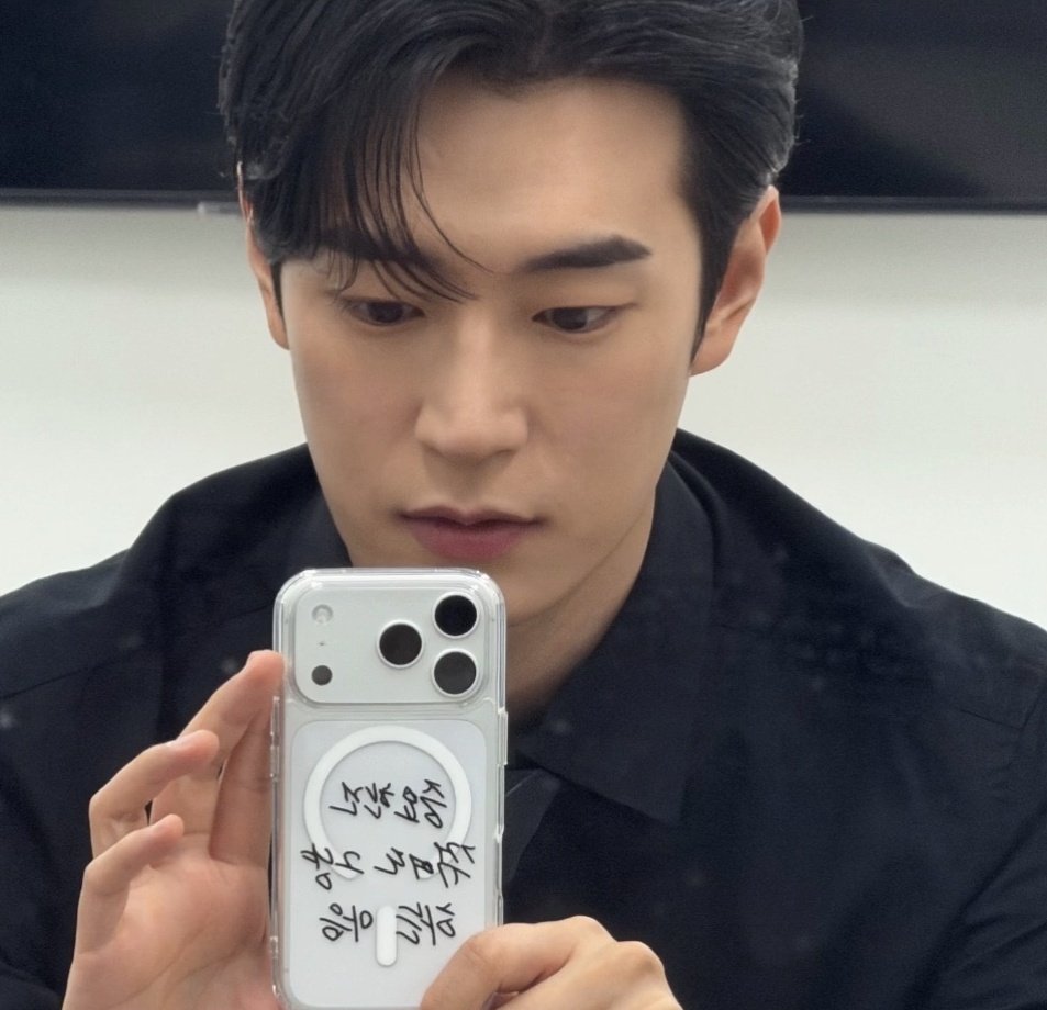 milkis193177's tweet photo. 나이차이 8살이라서 더 관심있습니다 https://t.co/q9nfFgnrI2