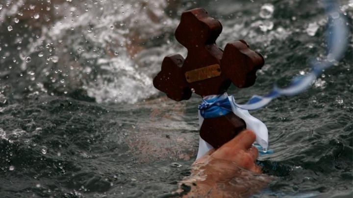 La festa della Teofánia (Epifania), celebrata il 6 gennaio nella Chiesa greco ortodossa greca, segna la fine dei dodici giorni di Natale.
Da rileggere su #PuntoGrecia 👇
puntogrecia.gr/la-festa-greco…