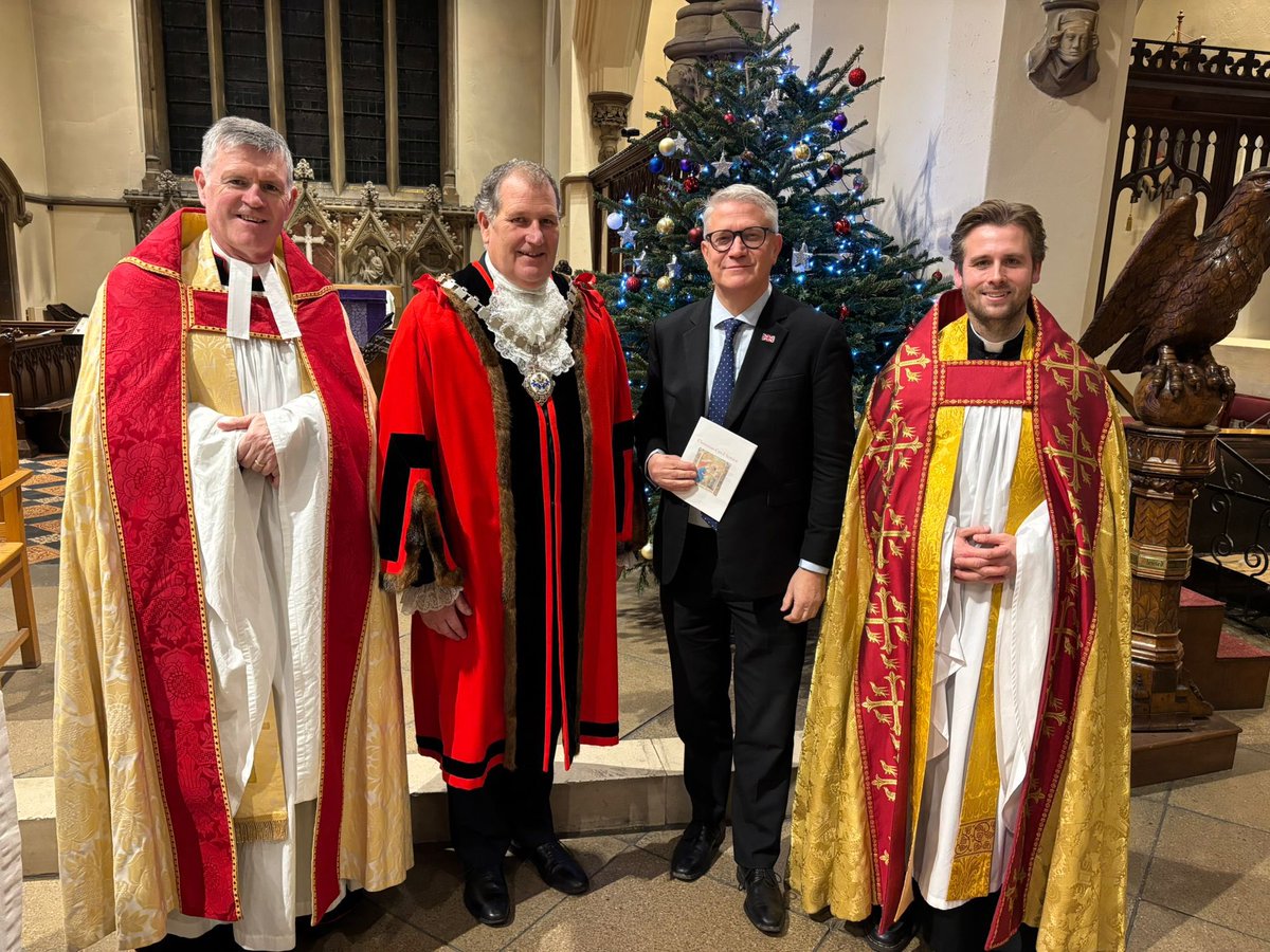 AndrewRosindell's tweet image. It was a pleasure to attend and read from the scriptures at the "Nine Lessons and Carols" service at St. Edward The Confessor Church in Romford Market on Sunday🎄📖

A beautiful and reflective service, bringing the community together to mark the true meaning of Christmas. 

Thank…