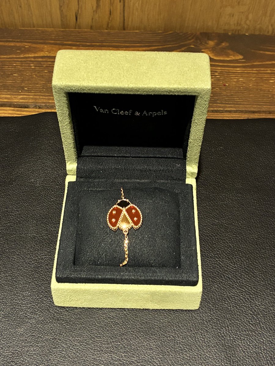 ヴァンクリ ラッキーアルハンブラ てんとう虫のブレスレットが入荷