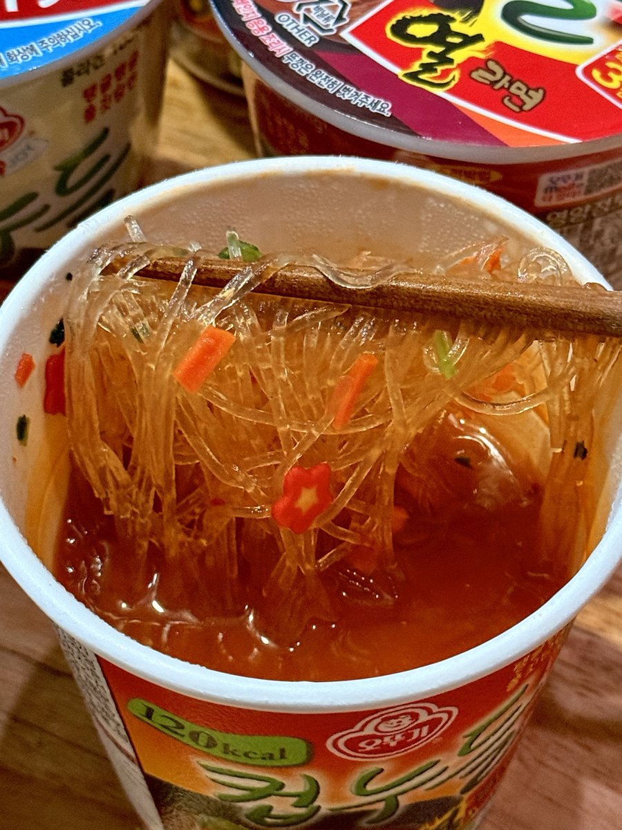 #광고 #RT이벤트 RT 10분께 열라면/불닭(택1) 컵누들 1박스 드려요

여러분 컵누들 열라면이랑
저당 컵누들 불닭맛이 나왔어요!!

열라면맛 : 120kcal / 지방 0.7g
불닭맛 : 130kcal / 저당 / 나트륨 1단계

후기 : 컵누들로 이 자극적인 맛이 구현이 된다고..?
이거야 내가 찾던 맛이 바로 이거야..