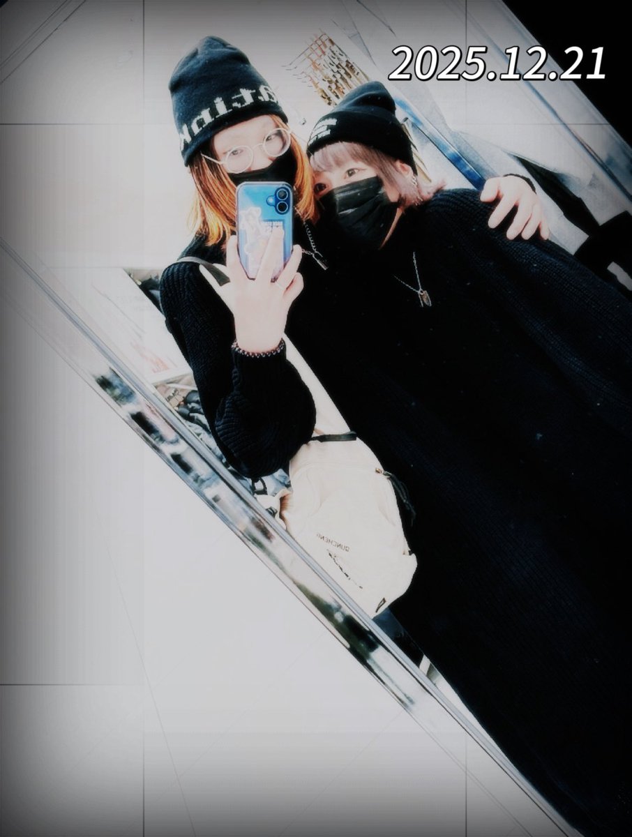 el_skr's tweet photo. （（お知らせ））
竜誠と入籍しました💍🫧
西野改め、長松です。
5人家族になりましたとさ☺️ https://t.co/ljFK2ILPZL