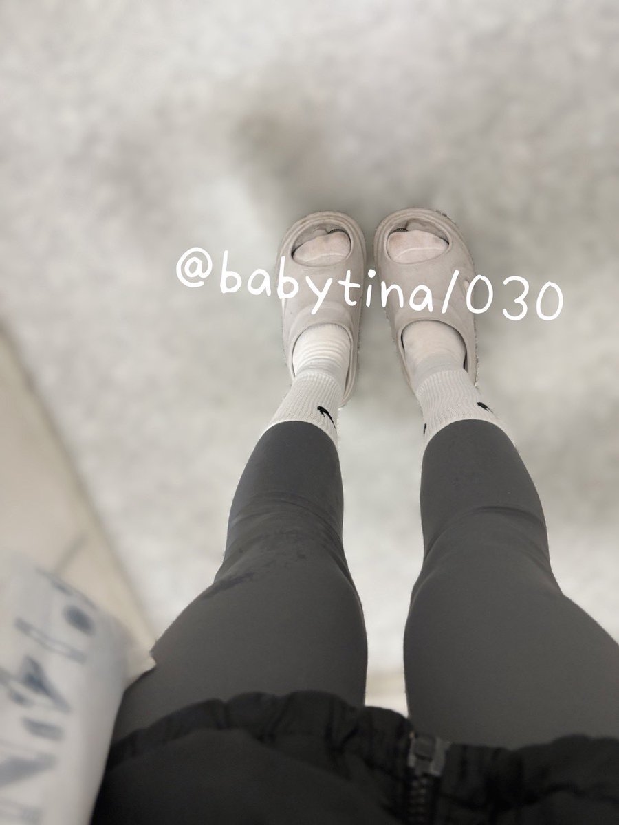 babytina1030's tweet photo. 小遊戲又來了🎃🎃
猜猜今天交換禮物的人數（5-100）

留言+轉推☑️
（就算遊戲結束了有取消的以後都喪失資格，沒為什麼因為我就是規則🫩）

抽隨機原味*1
如有重複取先留言者

Ps：很神奇 冬天腳就算不動彈也有悶味？ https://t.co/3DvRASy6kF