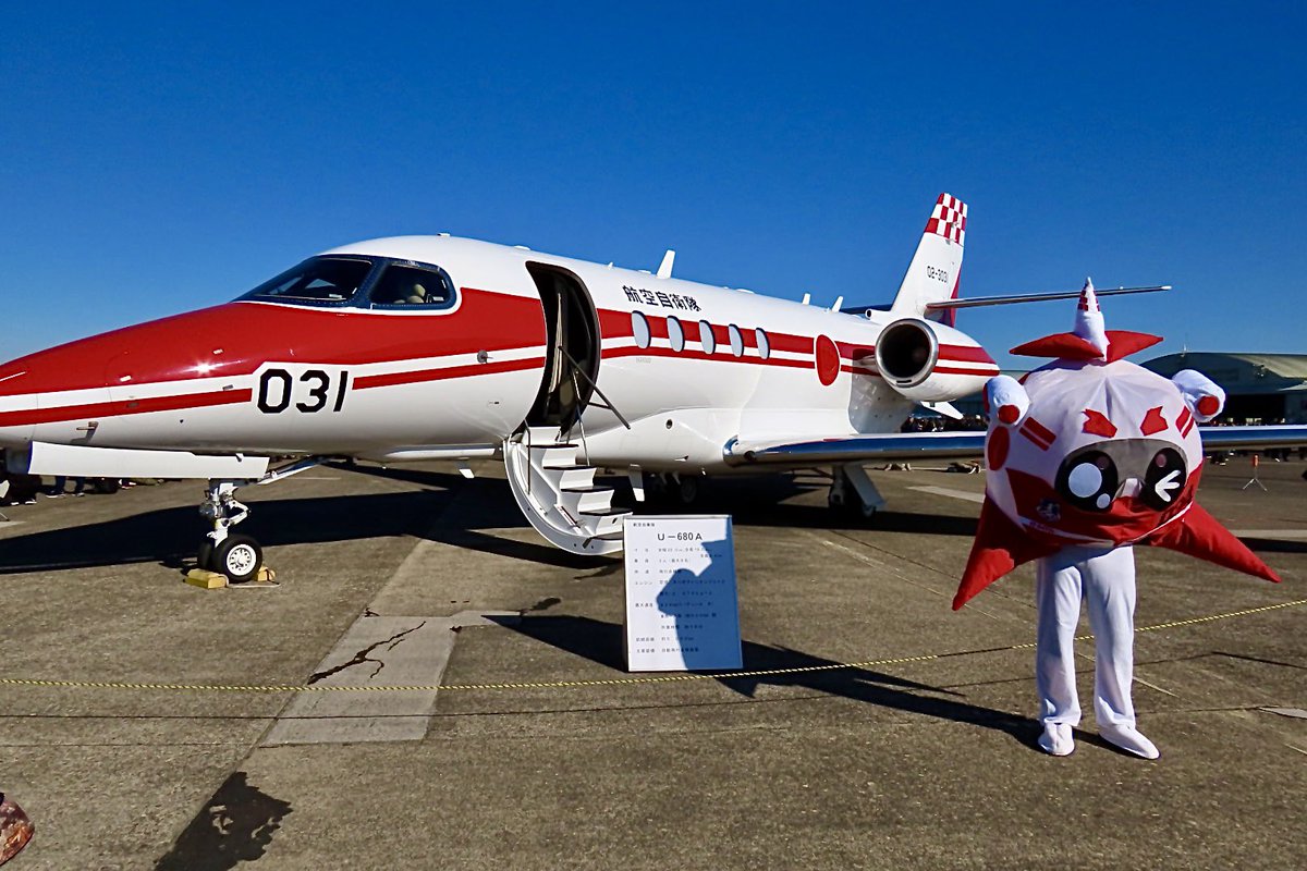 #クリスマスが近いので赤白緑の飛行機あげる