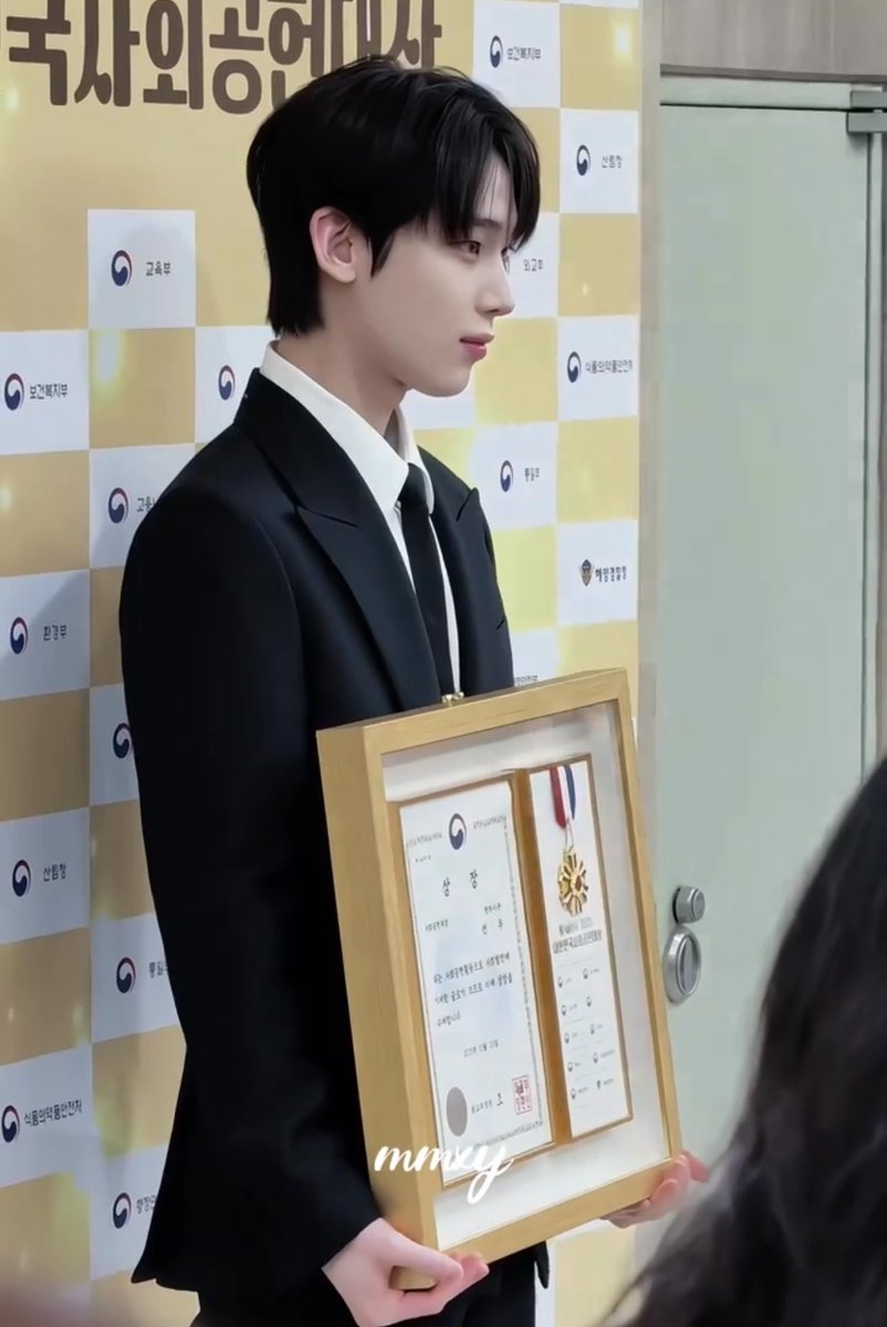 Sunsunjay02's tweet image. เด็กที่ฐานะทางบ้านไม่ได้ร่ำรวยมาก สุขภาพช่วงก่อนหน้านี้ก็ไม่ค่อยดีเท่าไร พอโตมาเป็นศิลปิน หาเงินเองได้มากเข้าก็สะสมเงินเก็บของตัวเองแบ่งปันให้กับคนที่ยังขาดแคลนและเจ็บป่วย มอบโอกาสให้คนอื่นมากมายจากการทำงานอย่างหนักของตัวเองตลอดปีที่ผ่านมา…