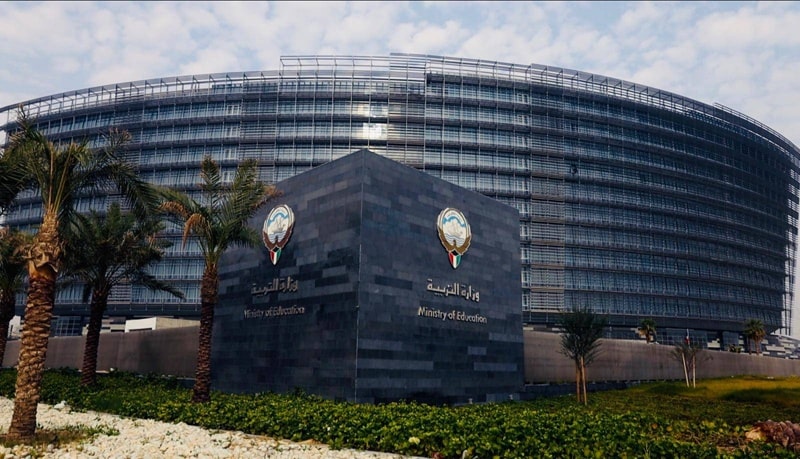 التربية تتخذ إجراءات حازمة لضبط سير الامتحانات وتعزيز الالتزام باللوائح المعتمدة - إلغاء تكليف 5 من مديري المدارس كرؤساء لجان وإحالتهم إلى جهات التحقيق المختصة - الوزارة أكدت عدم التهاون في تطبيق النظم واللوائح لضمان الانضباط المؤسسي - شددت على أن نزاهة الامتحانات أولوية لضمان عدالة التقييم وحفظ حقوق المتعلمين 