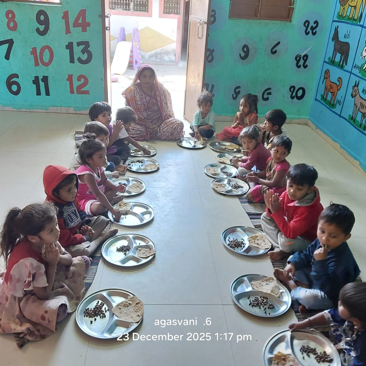 cdpodhanpurone's tweet photo. દાહોદ જિલ્લાના ધાનપુર ઘટક એક ની આંગણવાડી કેન્દ્રો મા બાળકોને પૂરકપોષણ આહાર આપવામાં આવ્યો https://t.co/184obFBGmQ