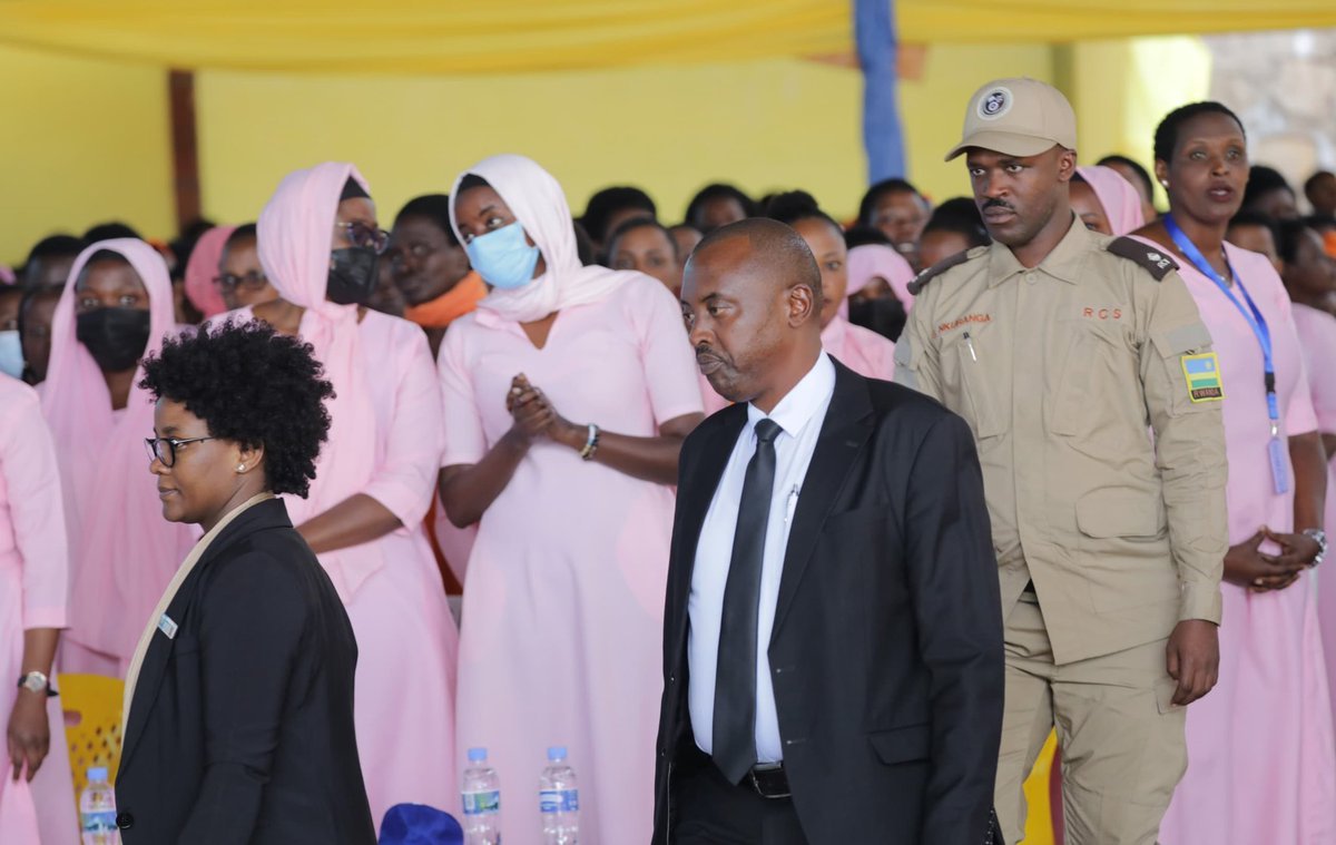 Urwego rw'igihugu rushinzwe Igorora n’abafatanyabikorwa mu nzego z’ubutabera harimo Rwanda Bridges to Justice, RBJ bifatanyije n’imfungwa n’abagororwa bo mu igororero rya Nyarugenge, kwizihiza iminsi mikuru isoza umwaka wa 2025.

<a href="/RwandaB2Justice/">Rwanda Bridges to Justice</a> <a href="/RCS_Rwanda/">Rwanda Correctional Service</a> <a href="/Nyarugenge/">Nyarugenge District</a>