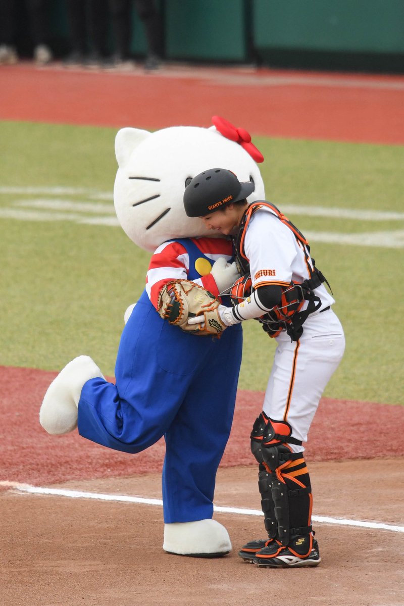 2025.12.20 女子野球Gタウン杯 3試合目の始球式は野球界に大きな影響力