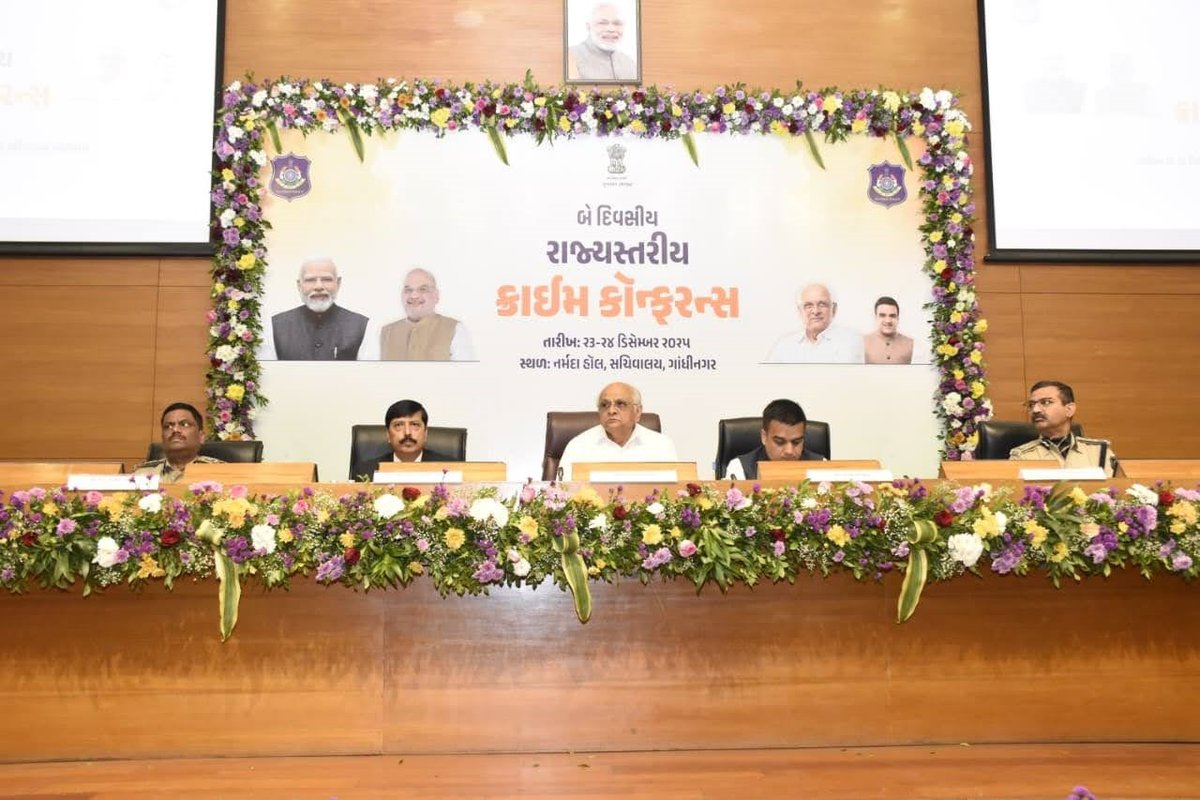 CMOGuj's tweet photo. મુખ્યમંત્રી શ્રી ભૂપેન્દ્રભાઈ પટેલ દ્વારા પોલીસ વિભાગની બે દિવસીય રાજ્યસ્તરીય ક્રાઈમ કોન્ફરન્સનો નાયબ મુખ્યમંત્રી શ્રી હર્ષભાઈ સંઘવી, પોલીસ વિભાગના વરિષ્ઠ અધિકારીશ્રીઓ તેમજ અન્ય મહાનુભાવોની ઉપસ્થિતિમાં ગાંધીનગર ખાતે શુભારંભ કરવામાં આવ્યો હતો.

મુખ્યમંત્રીશ્રીએ આ અવસરે પોલીસ અને પ્રજા વચ્ચે વિશ્વાસનો સેતુ વધુ સુદ્રઢ થાય અને પ્રજાને પોલીસ સાથે જોડાવામાં કોઈ તકલીફ ન રહે તેવા સંગીન વાતાવરણન નિર્માણ માટે રાજ્ય પોલીસ દળના વરિષ્ઠ અધિકારીઓને આહવાન કર્યું હતું. મુખ્યમંત્રીશ્રીએ શાંતિ, સલામતી અને સુરક્ષાના પરિણામે ગુજરાતને મળેલ વિકાસના રોલ મોડલ અને ગ્લોબલ ઇન્વેસ્ટમેન્ટ હબની ઓળખ માટેનું શ્રેય રાજ્ય પોલીસની સતર્કતા, ફરજ નિષ્ઠા અને કર્તવ્ય ભાવનાને આપી પોલીસ દળને અભિનંદન પાઠવ્યા હતા.

મુખ્યમંત્રીશ્રીએ પોલીસ દળની પ્રજાલક્ષી નીતિઓ, પોલીસિંગ સહિતની વ્યવસ્થાઓનો છેક ગ્રામ્ય સ્તર સુધી સમાન રીતે પહોંચે તે સુનિશ્ચિત કરવા આહવાન કર્યું હતું. તેમણે આ રાજ્યસ્તરીય ક્રાઈમ કોન્ફરન્સને પ્રજાજનોની સલામતિ અને સુખાકારી સુનિશ્ચિત કરવા માટે નવા વિચાર, ચિંતન, મંથન પૂરું પાડનારું આયોજન ગણાવી AI સહિતની અત્યાધુનિક ટેક્નોલોજીના ઉપયોગ, કોસ્ટલ એરિયાની સિક્યોરિટી, સાયબર ક્રાઈમ તેમજ ડ્રગ્સના દૂષણને અટકાવવાની શ્રેષ્ઠ કામગીરી અંગે પણ માર્ગદર્શન આપ્યું હતું.