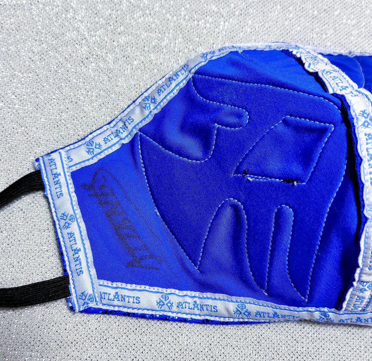 #覆面屋工房 さんからのメルマガで送られてきた敬愛してやまないアトランティス ( パパ ) のマウスマスク。
買わないとゆう選択肢は無いっ (笑)
パパのサイン入り素敵っ‼️✨

ぶっちゃけさー
自分でも作れるんだけどぉー
やっぱ公式さんのは別格だよねー😆✨