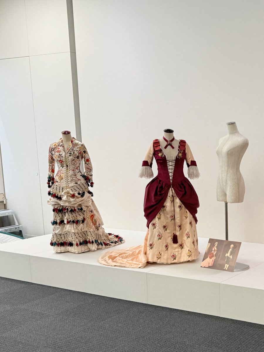 👗企画展「お姫様の装い　Elegance of a Princess」👗開催まであと2日🥁🥁🥁🥁
佐賀の鍋島家に伝来した、鹿鳴館時代の衣装を復元したドレスも展示されます。
#大妻女子大学博物館
#大妻女子大学
museum.otsuma.ac.jp/exhibition_lis…