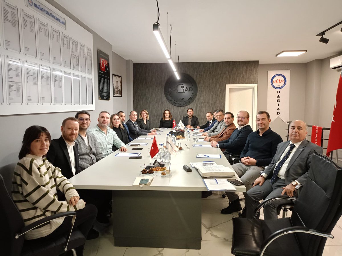 Federasyonumuz Aralık Ayı Yönetim Kurulu Toplantısı 22 Aralık 2025 Pazartesi günü Balıkesir Genç İş İnsanları Derneği (BAGİAD) ev sahipliğinde gerçekleştirildi.