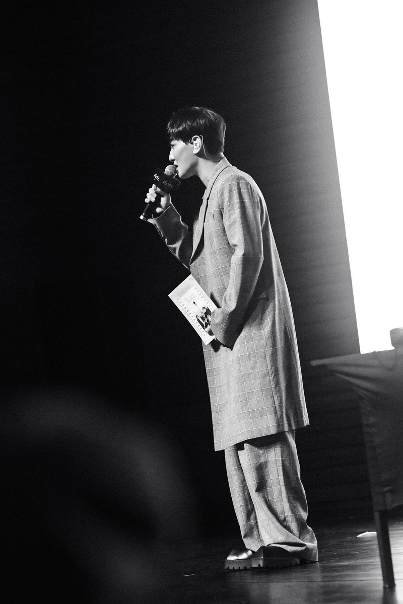 chilc27's tweet photo. #kangta shanghai FM https://t.co/sE0GneyLum
