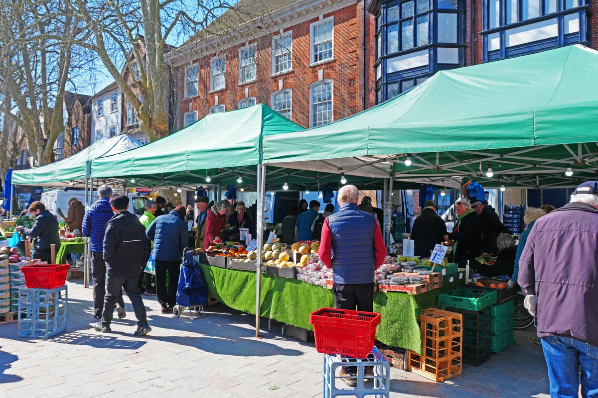 Come and join us on Salisbury Market Place for not two but three Charter Markets this week! Grab all your last-minute gifts and Christmas and New Year essentials 🛍🎁🎄

🗓 Tue 23 Dec
🕣 8.30am-3pm

🗓 Wed 24 Dec
🕗 8am-12pm

🗓 Sat 27 Dec
🕣 8.30am-4pm