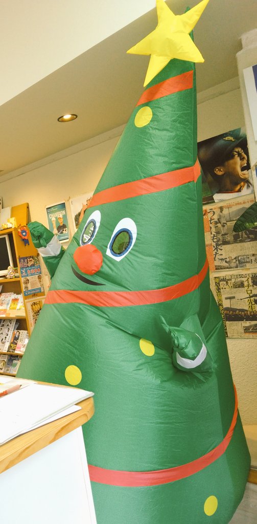 kirakuseikotsu's tweet photo. 準備でクタクタな #クリスマスツリー 様が来院されました🎄
当院で整えて #クリスマス に向けて元気になられました✴
別のお客様もラッキーパワー🍬頂き、ありがとう御座います🍀
#MerryChristmas
#Xmas2025 
#磨屋町 #喜樂整骨院 https://t.co/2ZlN1Se57F