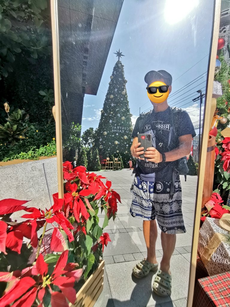 atu1standard's tweet photo. 一年中半袖短パン
年末感はまったく無し
常夏メリークリスマス https://t.co/7Ty7GtDleP
