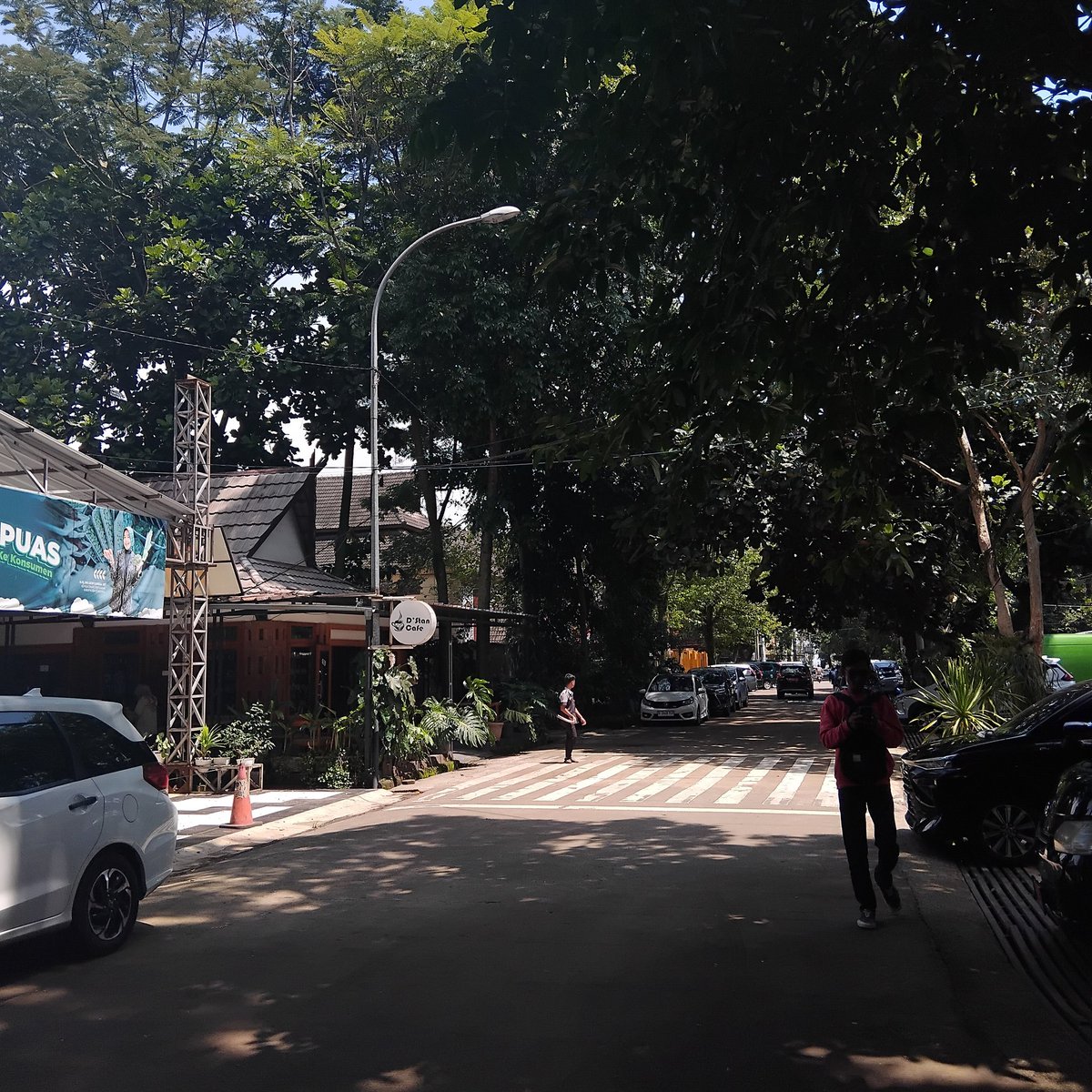 killmongear's tweet image. Jadi tour guide