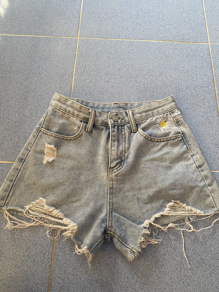 chicchiq_'s tweet photo. ส่งต่อขายาวS ขาสั้นM 4ตัวเอาไป220รวมส่งฟรีค่าาา #ส่งต่อเสื้อผ้ามือ2 #ส่งต่อเสื้อผ้ามือสองสภาพดี #ส่งต่อเสื้อผ้ามือสอง #ส่งต่อกางเกงยีนส์ #กางเกงยีนส์มือสอง #ขาสั้นมือสอง #ส่งต่อbeming #ส่งต่อcintage #ส่งต่อstylist #ส่งต่อgentlewoman https://t.co/psbVYbHsGl