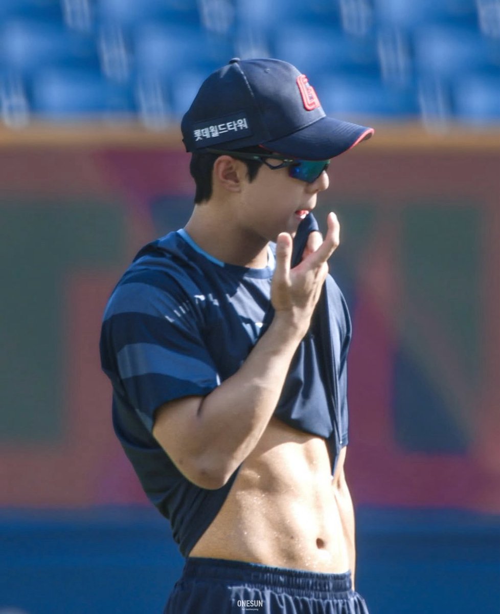 S2teoy's tweet image. 와  복근 ㅈㄴ 선명해