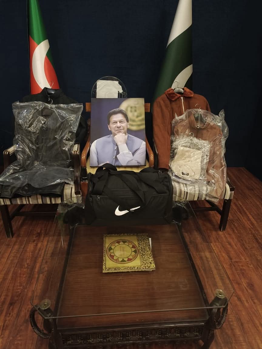 اس جابر نظام نے سابق وزیراعظم اور ملک کے مقبول لیڈر عمران خان کیلئے بھیجے گئے گرم کپڑے اس نیت سے واپس لوٹا دیے کہ یہ جسمانی اور ذہنی اذیت اس کا حوصلہ توڑ دیگی، مگر یہ ظالموں کی بھول ہے۔ ۔

#سٹریٹ_موومنٹ_کی_تیاری_پکڑیں