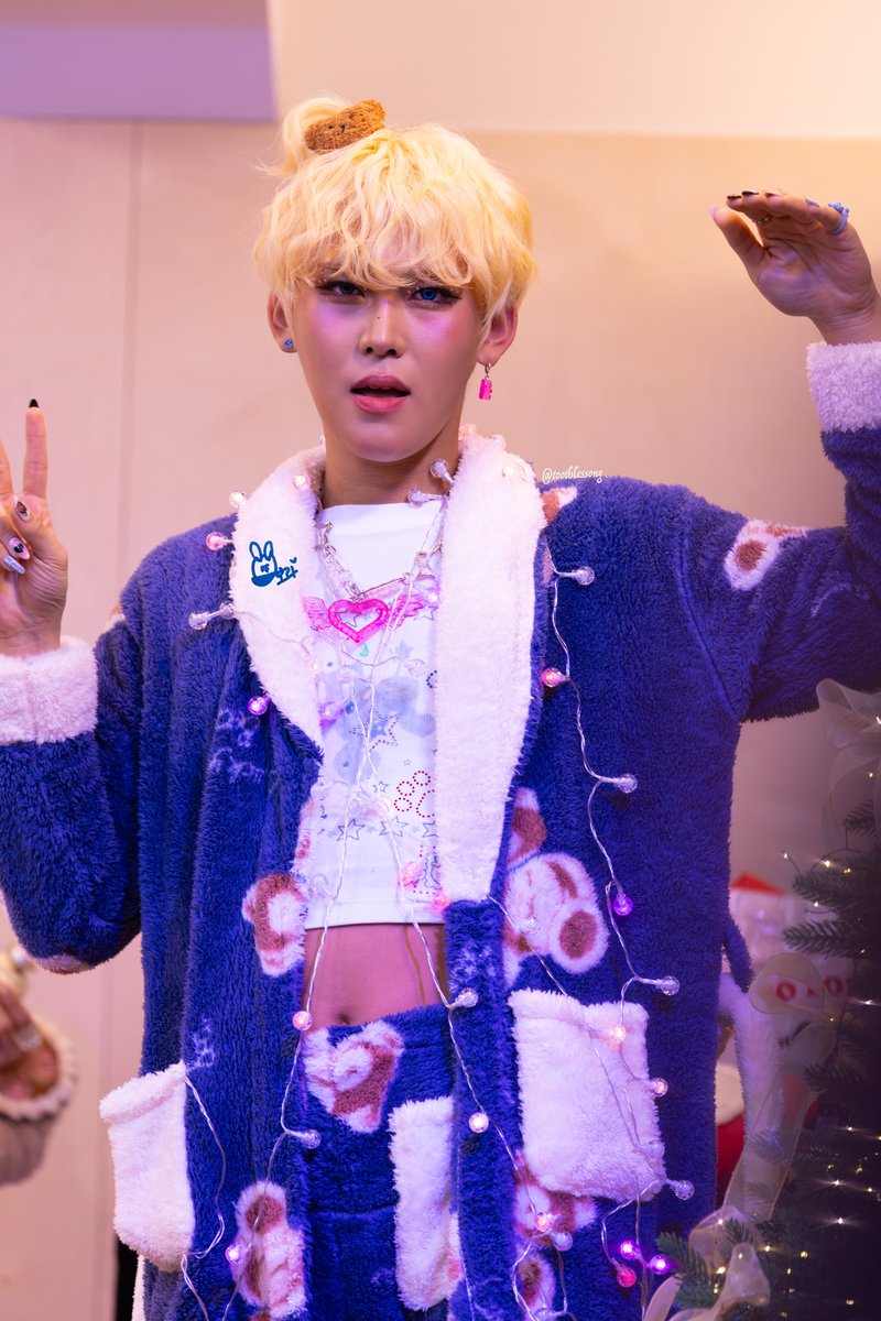 hyunページです♡ 250109 #YOSHI [ICN Airport 🇰🇷🛫🇹🇭] 🏷️ @acnestudios leather