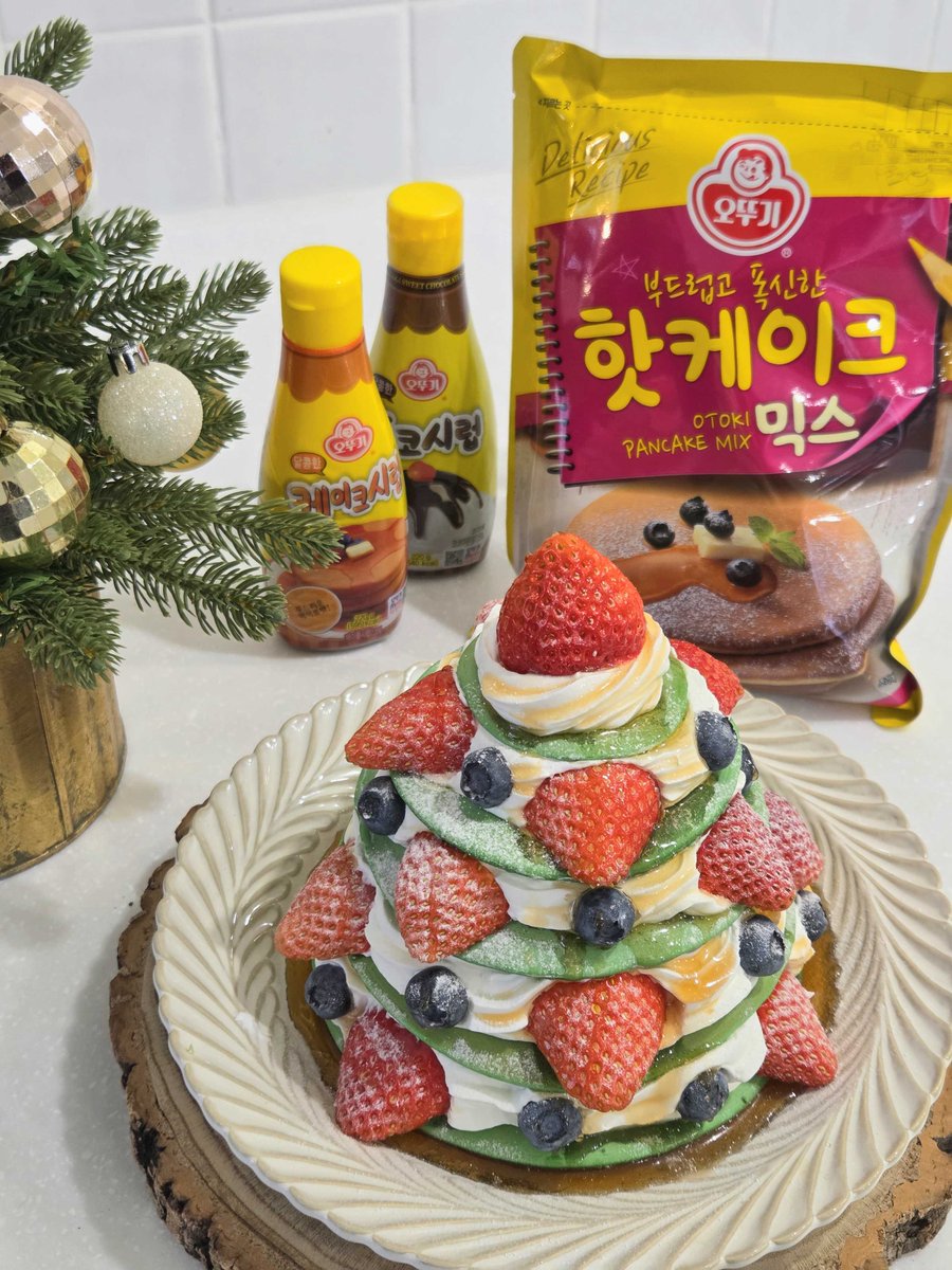 otoki_daily's tweet photo. #EVENT
오뚜기가 크리스마스 제대로 즐기는 방법 아르켜줄게~

바로 핫케이크믹스로
크리스마스 트리 케이크 만들기!💛
(넘 귀엽게 잘 만들었쬬 ><)

폭신하게 구운 핫케이크 무한 생성해서
달콤한케이크시럽과 달콤한쵸코시럽을 더해주면
더 맛있게 와구와구 먹기 가능 ♪ ٩( ´ω` )و ♪

팔로우+알티해 주시면 추첨을 통해 선물로 드려요🎁
*당첨자 개별 DM 공지