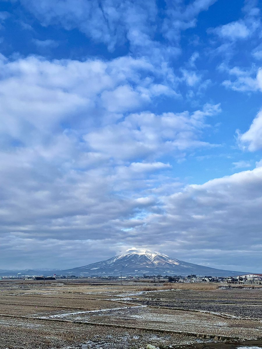 KASACO2010's tweet image. 12月23日の青森県
南津軽郡藤崎町
常盤方面からの風景！

この時期に
こんなにも雪が無いなんて！