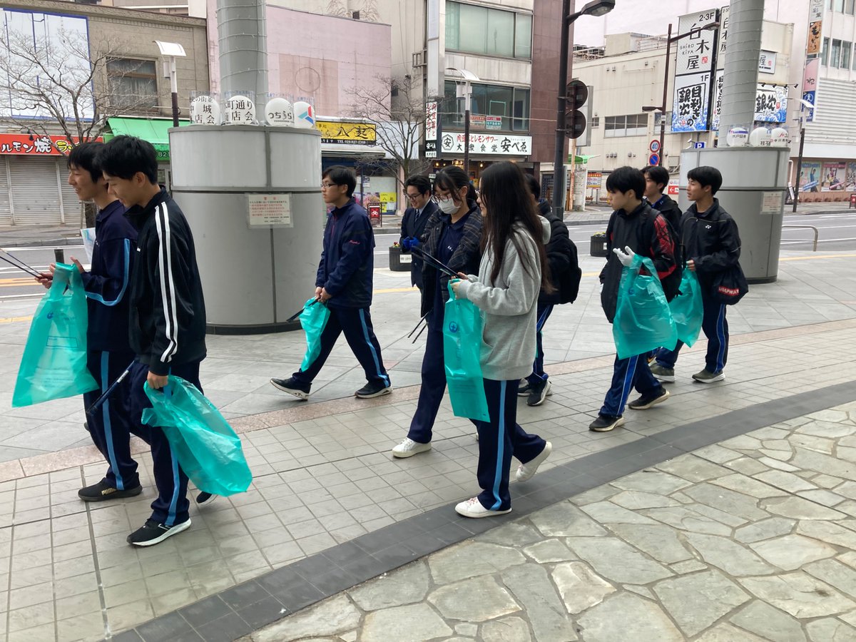土浦市内高校合同ボランティア「クリスマス•クリーンアップ」清掃活動