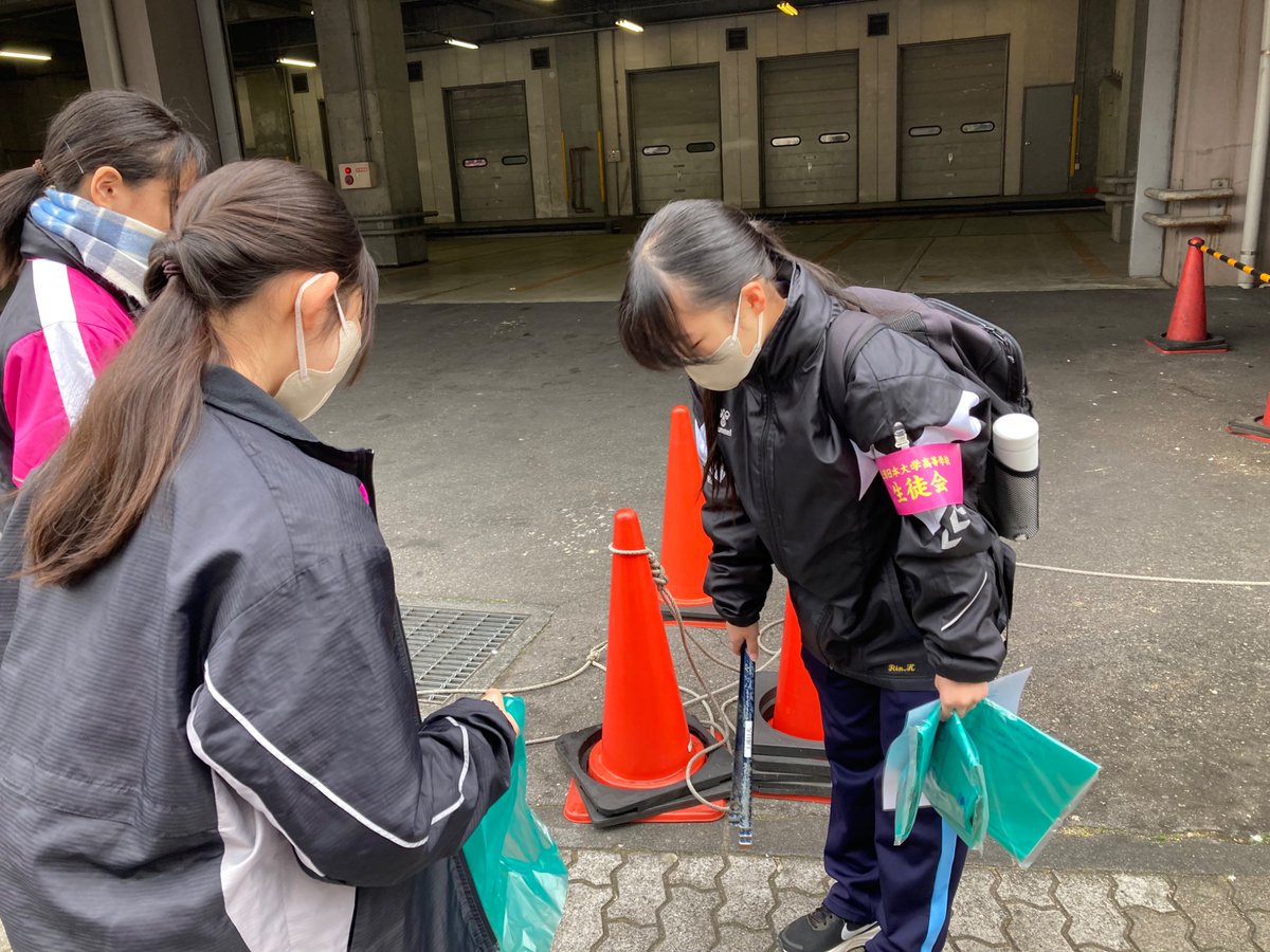土浦市内高校合同ボランティア「クリスマス•クリーンアップ」清掃活動