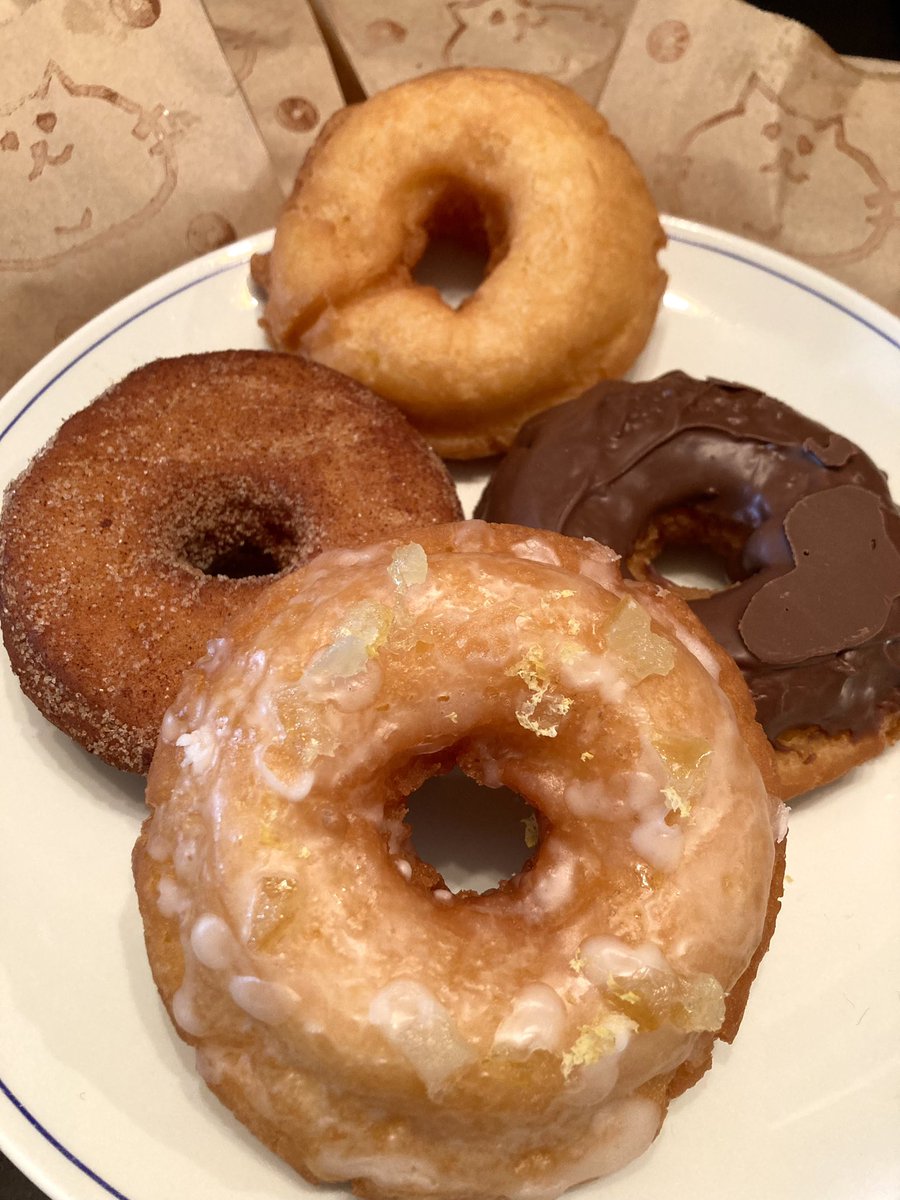 めちゃめちゃご近所にかわいいドーナツ屋さんできてた👀かわいいし美味しい🍩イートインもできるようになるらしい👀✨嬉しすぎる〜✨