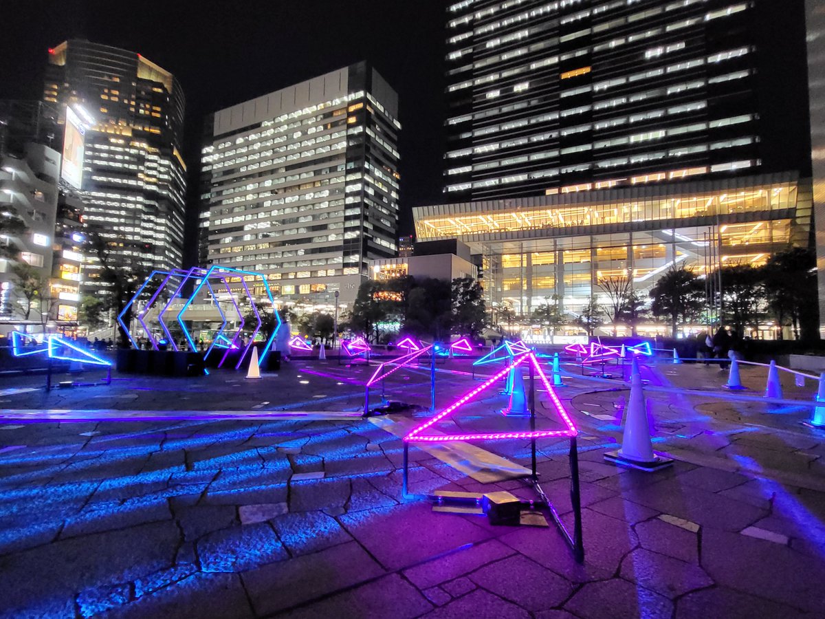 NTTFinance's tweet image. ＼Merry Xmas🎅／
今日はクリスマス🎄みなさまいかがお過ごしですか？
当社本社のある品川シーズンテラス周辺は、イルミネーションできらめいています！

出社すると季節に合わせて開催されているイベントや景色を楽しめるのも、当社オフィスの魅力です✨…