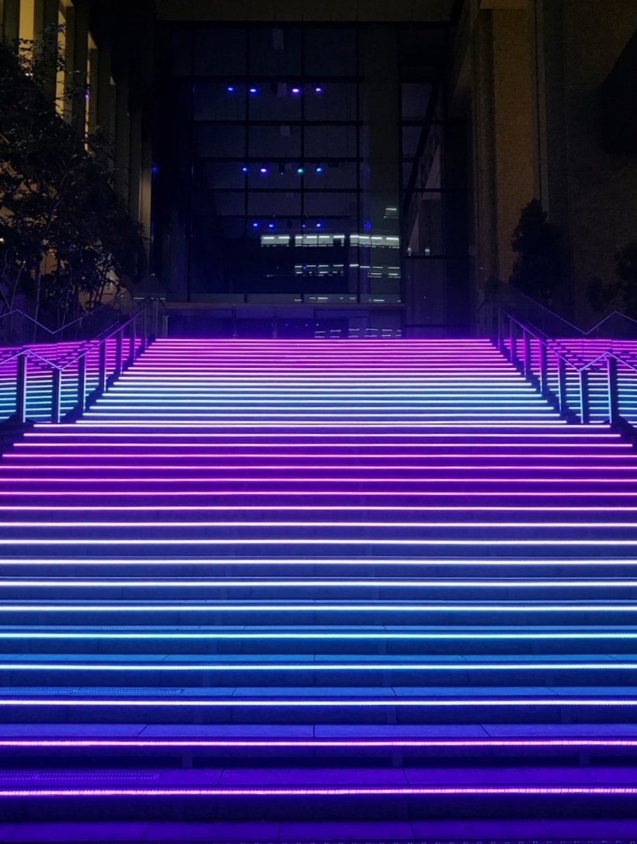 NTTFinance's tweet image. ＼Merry Xmas🎅／
今日はクリスマス🎄みなさまいかがお過ごしですか？
当社本社のある品川シーズンテラス周辺は、イルミネーションできらめいています！

出社すると季節に合わせて開催されているイベントや景色を楽しめるのも、当社オフィスの魅力です✨…