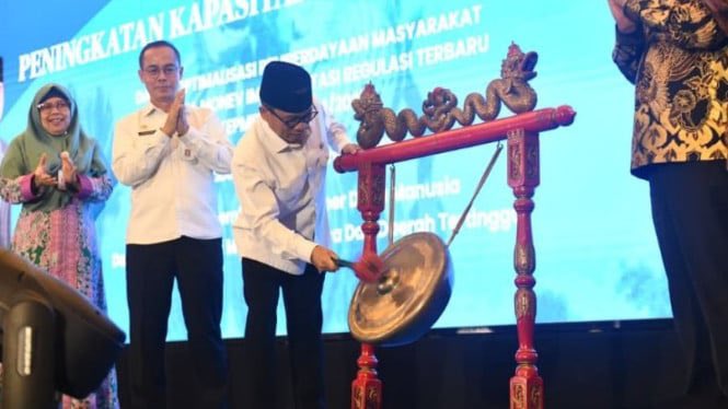 Pmbukaan Peningkatan kapasitas &amp; konsolidasi TPP oleh Menteri DesaPDT.
"TPP ujung tombak pembangunan desa, utk itu harus trus meningkatkan kapasitas"
#TPPUjungTombakPembangunanDesa
#MenteriDesaPeduliTPP
#PendampingDesaUjungTombakPembangunan 
<a href="/prabowo/">Prabowo Subianto</a> 
<a href="/YandriSusanto/">Yandri Susanto</a> 
<a href="/ArizaPatria/">Ariza Patria</a>
