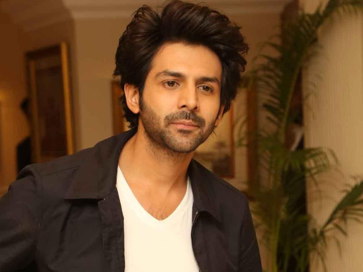 Meet Kartik Aryan (m!!tha)

>He is made to ruin our childhood memories 
>He ruined movie bhool bhulaiya.
>He ruined the telugu movie Ala Vaikunthapurramuloo.
>He ruined the iconic getup of Akshay Kumar's in the bhool bhulaiya remake.
>Now he also ruined our testosterone booster 7