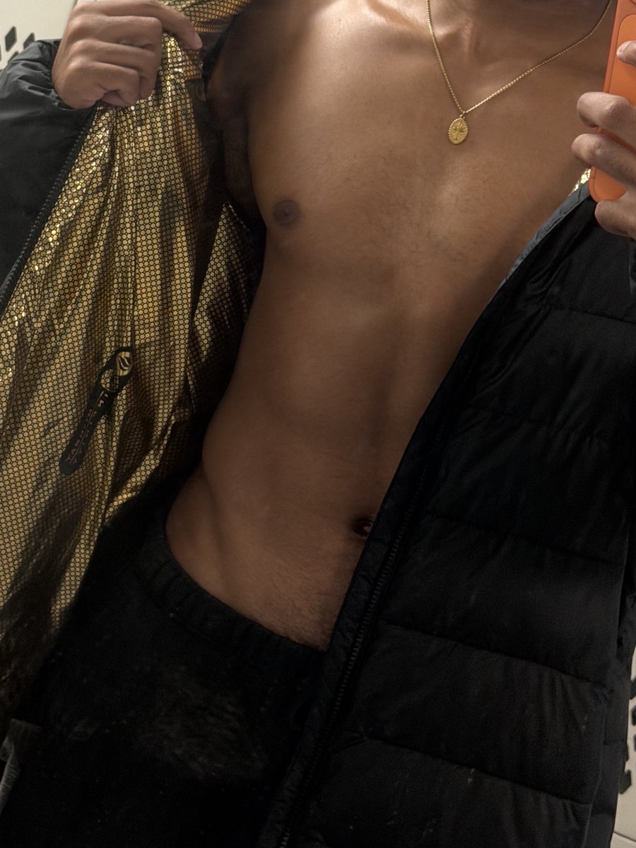 boyinterlinked's tweet image. i think gold looks good on me ⚜️