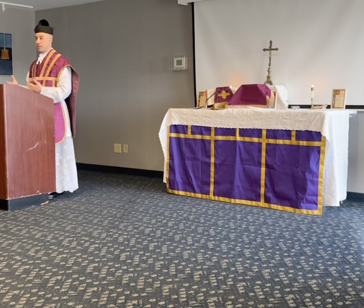 Former SSPX priest Fr. Reid Hennick now offers Mass in association with the Roman Catholic Institute under Bp. Donald Sanborn. 