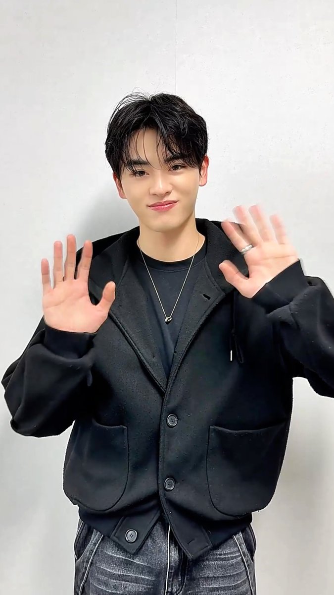 asteon_official's tweet image. [𝙷𝙰𝙿𝙿𝚈 𝙽𝙴𝚆 𝚈𝙴𝙰𝚁 𝚆𝙸𝚃𝙷 𝙰𝚂𝚃𝙴𝙾𝙽]
2026년 붉은 말의 해❤️새해 메시지가 도착했어요💌

🔗youtube.com/shorts/5FV3jtS…

#ASTEON #아스테온 #안준원 #양준범 #남민수