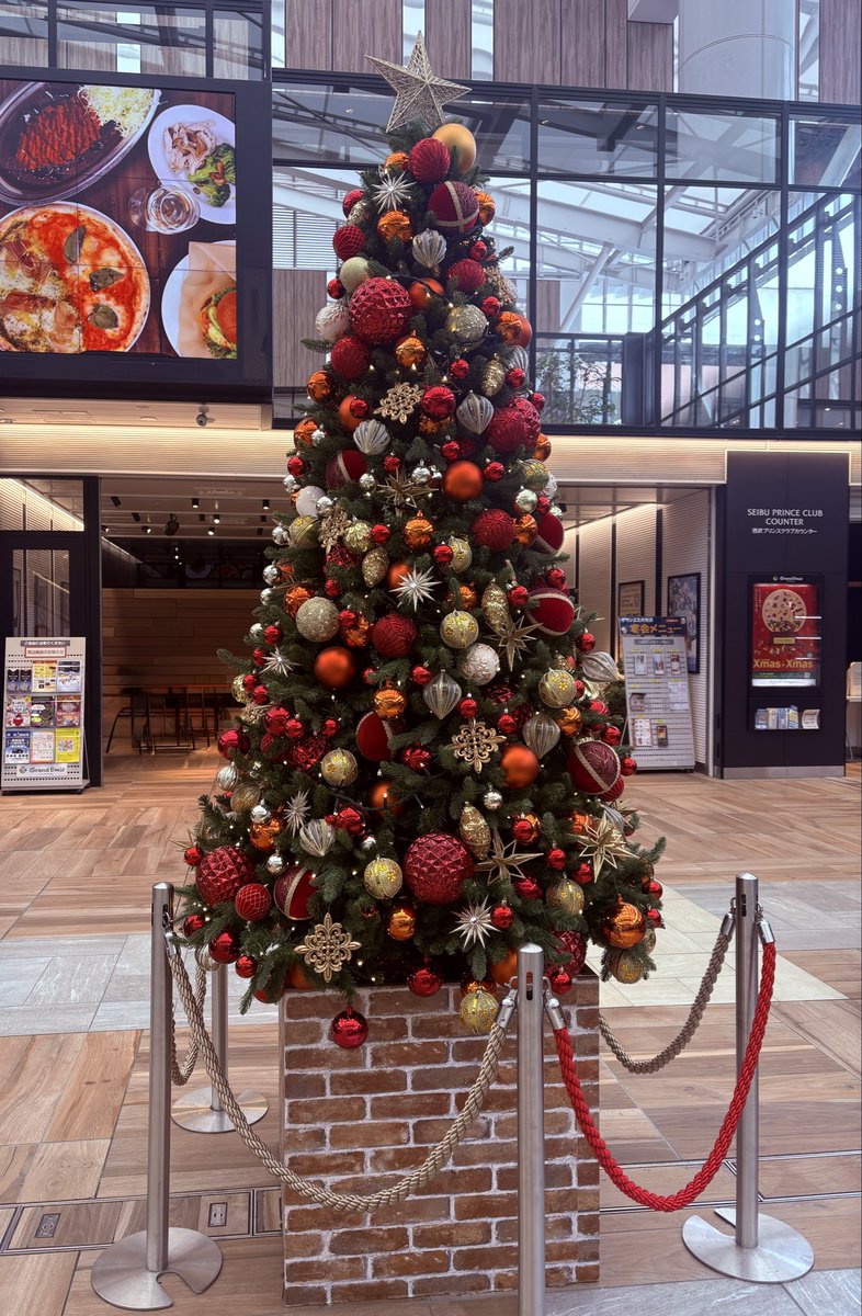kmy9134's tweet photo. 明日は✨🎄クリスマスイヴ🎅

今年も駅前にある
可愛いツリー🎄を見てきましたよ👀

街は、ギフト🎁を買いに来てる人たちで
賑わっていました(^^)

皆さま、
素敵なクリスマスをお過ごしくださいね☆ https://t.co/DK8cS566q8