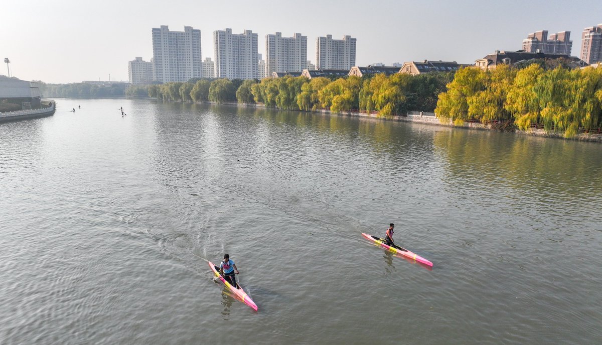 VisitSongjiang's tweet image. 🚣💪💪The #athletes from the #Songjiang #Kayaking Team are fearlessly slicing through the turbulent waves, undeterred by the biting cold wind, as they vigorously gear up for the upcoming 18th Shanghai Games in 2026. #watersports