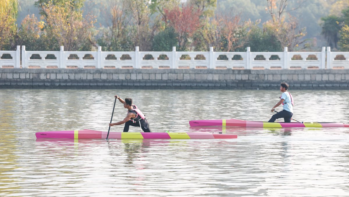 VisitSongjiang's tweet image. 🚣💪💪The #athletes from the #Songjiang #Kayaking Team are fearlessly slicing through the turbulent waves, undeterred by the biting cold wind, as they vigorously gear up for the upcoming 18th Shanghai Games in 2026. #watersports
