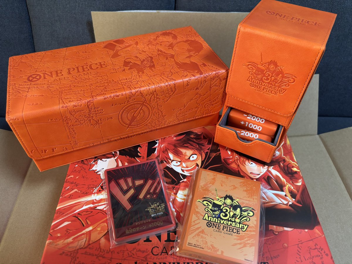 More shots of the OPTCG Japanese 3rd Anniversary Set! The details 🔥