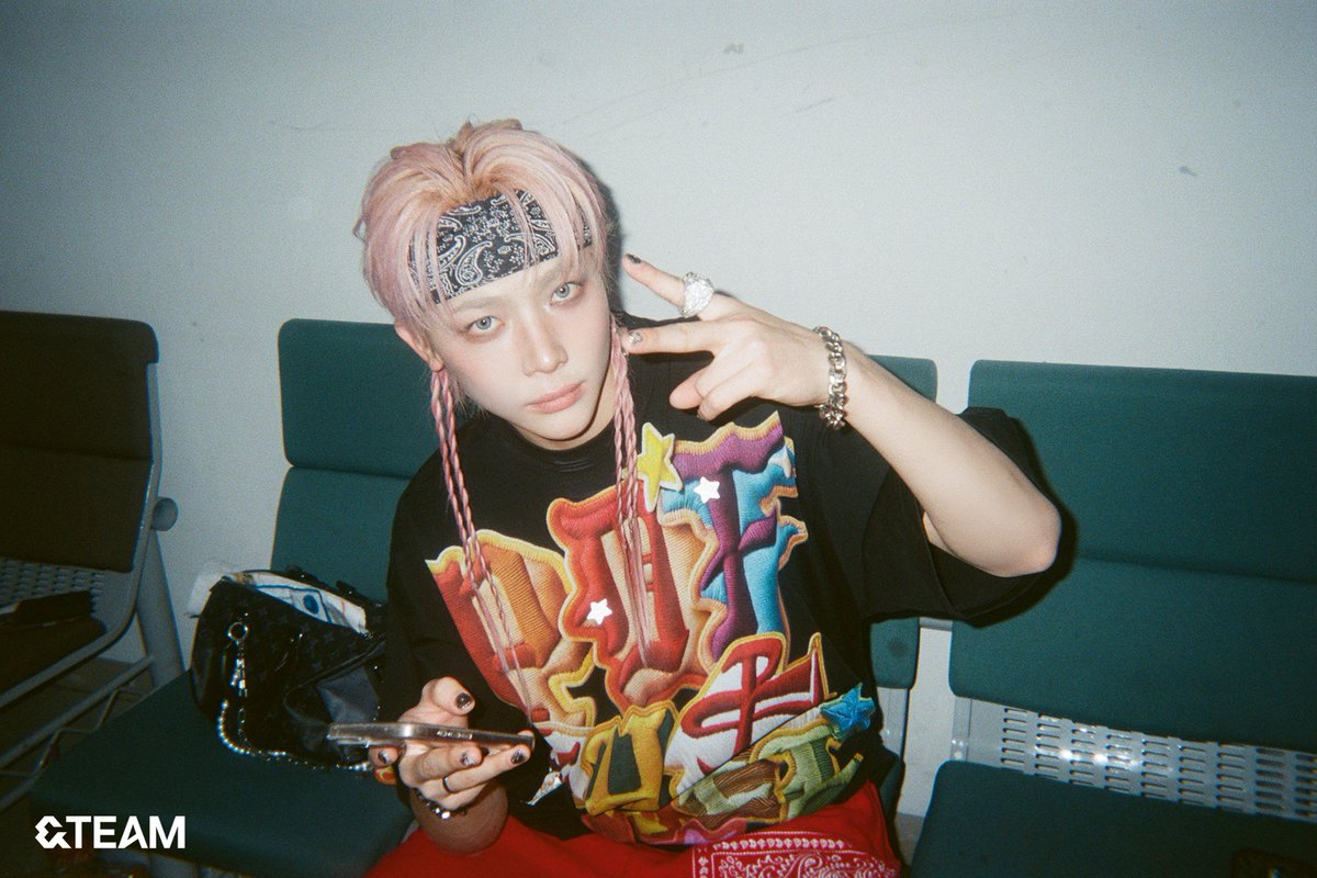 andTEAMofficial's tweet image. 'Back to Life' Behind Photo

#andTEAM #앤팀 #NICHOLAS #니콜라스
#BacktoLife