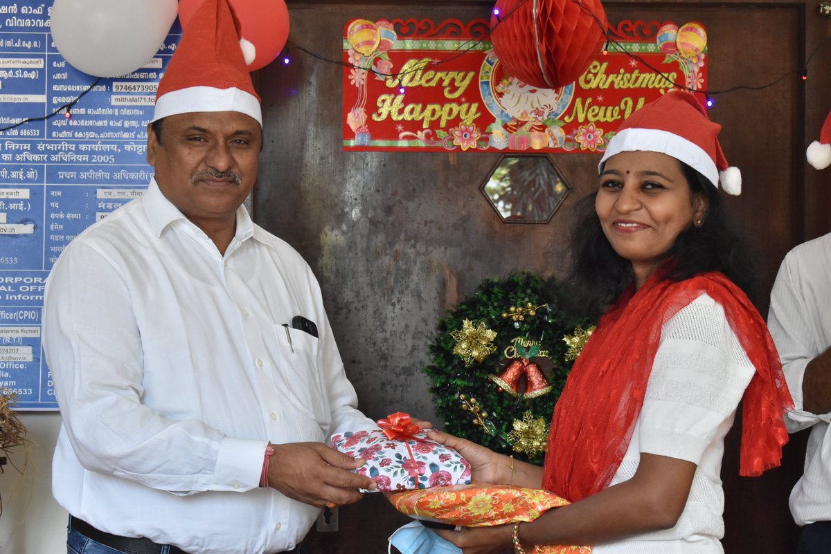 FCIKTM's tweet photo. The staff of FCI DO Kottayam celebrated Christmas on 22.12.2025, marking the occasion as a festival of joy and hope. @FciKerala https://t.co/r9cHkeVXbv