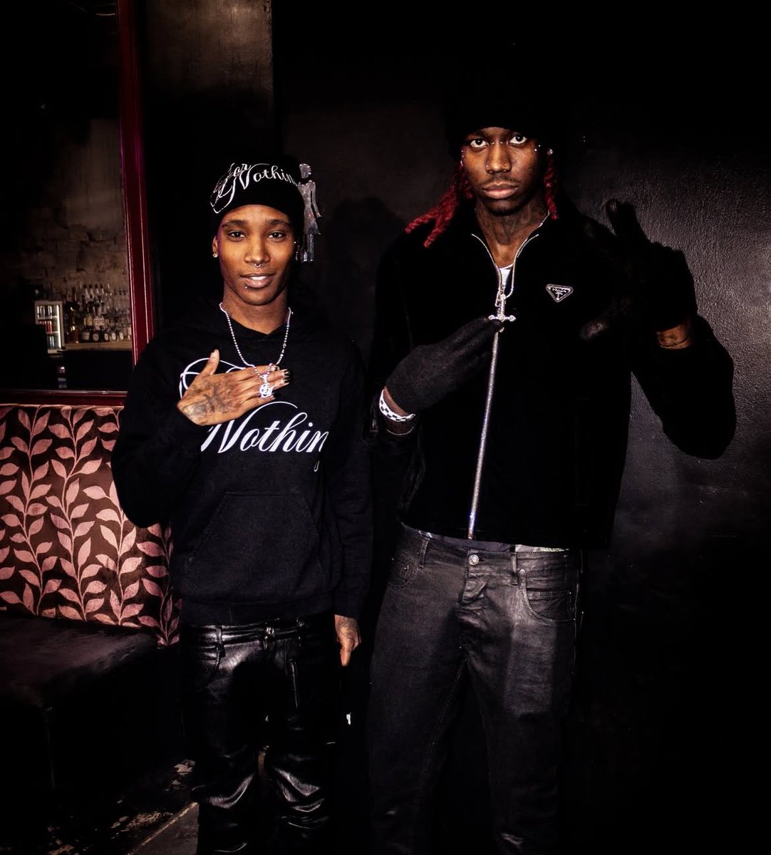 IBECAMERED's tweet image. We sold dat bitch out too.